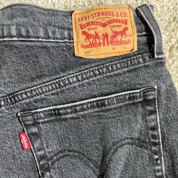 Levi 501 Skinny Faded Black W27 L28. No rips/ frayed at bottom. - Picture 6 of 7